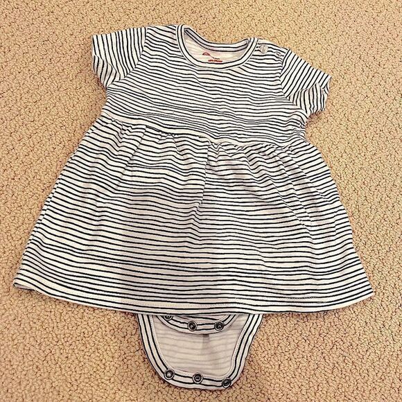 Zutano Other - EUC Zutano Girls Onepiece Dress Sz. 12M Black and White